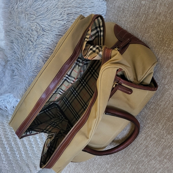 Burberry Tan and Brown Duffel Bag with Timeless Elegance - Picture 8 of 11